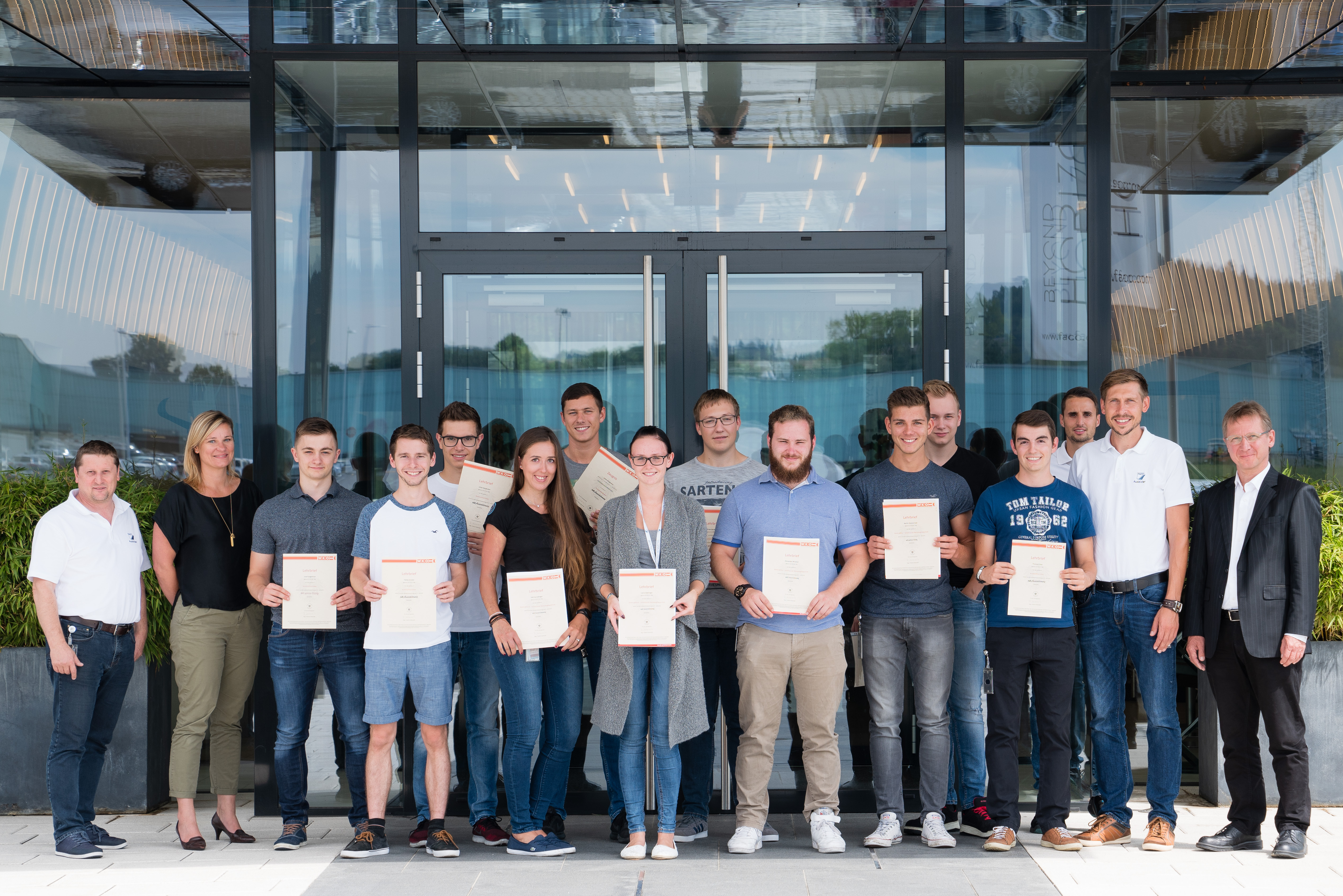 Ausgezeichnete Erfolge erreichten die jungen Menschen bei der Lehrabschlussprüfung bei FACC. 